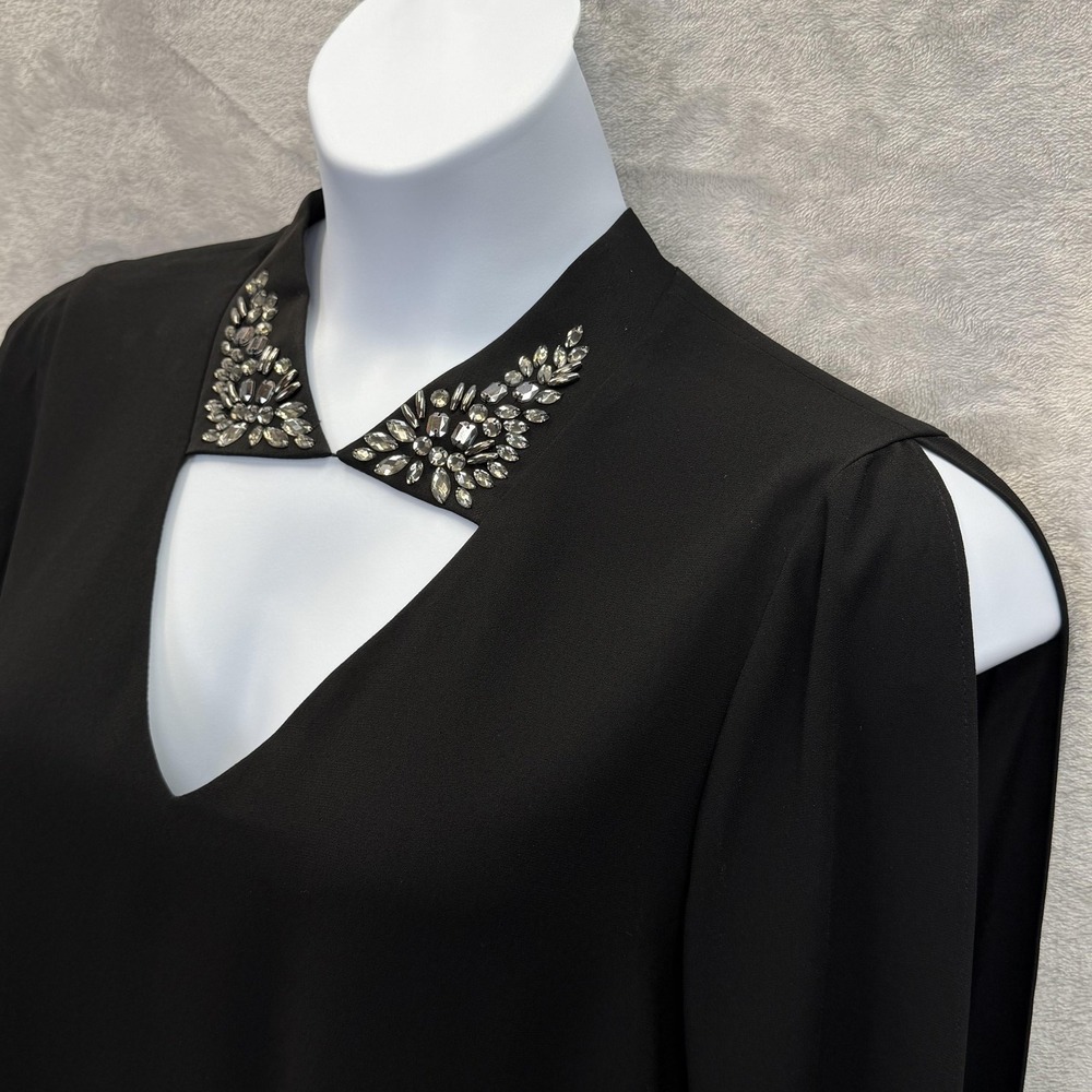 BCBGMAXAZRIA Dress Womens Medium Black Embellished V-Neck Cold Shoulder Shift - Picture 3 of 11
